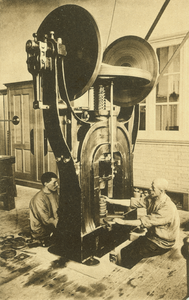 746 Interieur van de Rijksmunt (Leidseweg 90) te Utrecht: medaillepers.